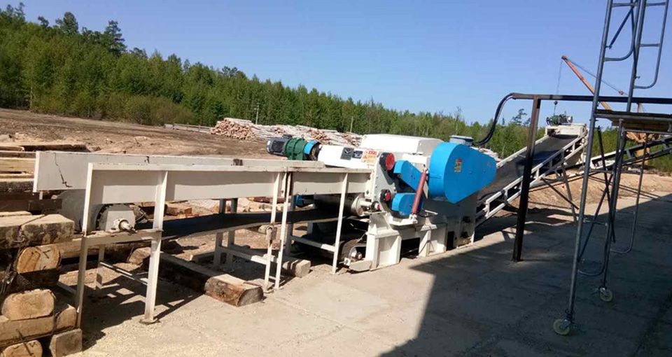 Astilladora de madera en Rusia