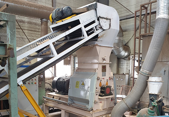 Molino de martillos de madera